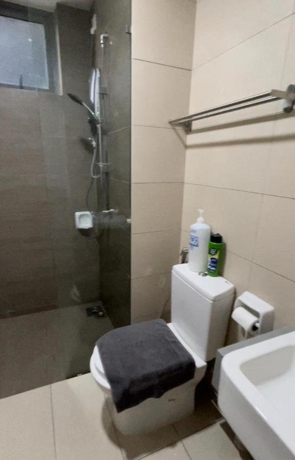 Wallaway2stay Gravit8 2room * Klang